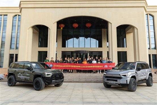 街道边的建筑和汽车

AI 生成的内容可能不正确。